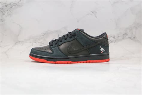 Nike SB Dunk Low - Black Pigeon • SneakerDouble