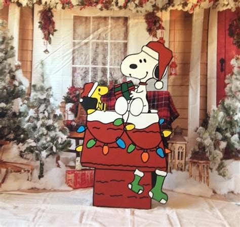 Peanuts Snoopy dog house Christmas yard art/Peanuts yard art/ | Etsy