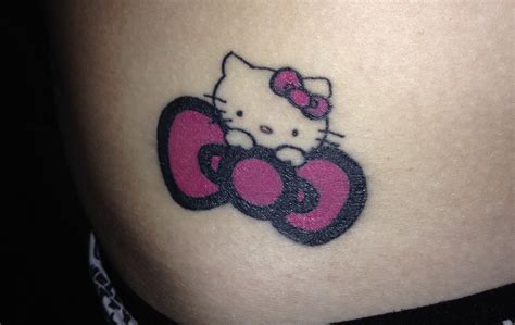 Hello kitty tattoo #firsttattoo #righthip #hellokitty #bow #cute #loveit Hello Kitty Bow, Hello ...