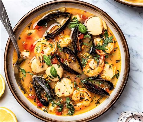 RICH AND FLAVORFUL BOUILLABAISSE RECIPE - The Food Makeup