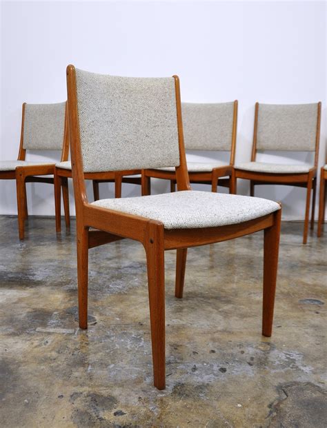 SELECT MODERN: Set of 6 Danish Modern Teak Dining Chairs