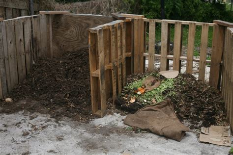 Delachaise Community Gardens: DCG Compost Pit