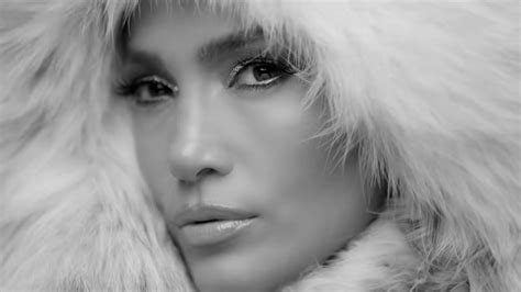 Jennifer Lopez Remixes All Her Major Beauty Looks in the Music Video "Dinero" - Vogue