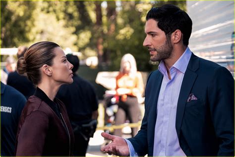 Tom Ellis Reacts to THAT Deckerstar Moment in 'Lucifer' Season 5 ...