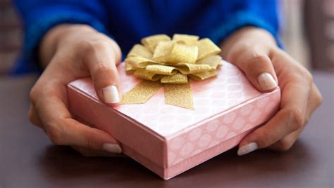 Dos and Don’ts of Gift-giving in Chinese Culture