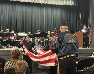 Rutland Intermediate School students honor veterans | Local News | rutlandherald.com