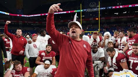 Bob Stoops, son, Drake embrace after Alamo Bowl touchdown - Sports Illustrated