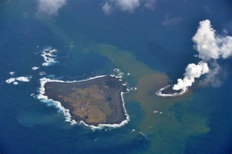 New Japan island: Volcanic eruption builds new island in Pacific Ocean - CSMonitor.com