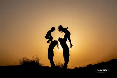 Family of 4 photoshoot in sunset silhouette | Family photographer ...