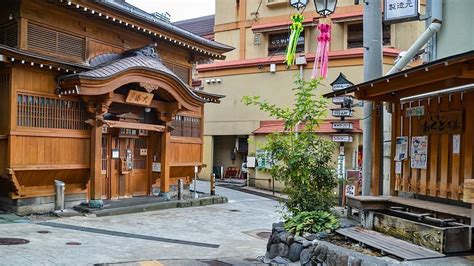 Nozawa Travel: Nozawa Onsen Hot Springs