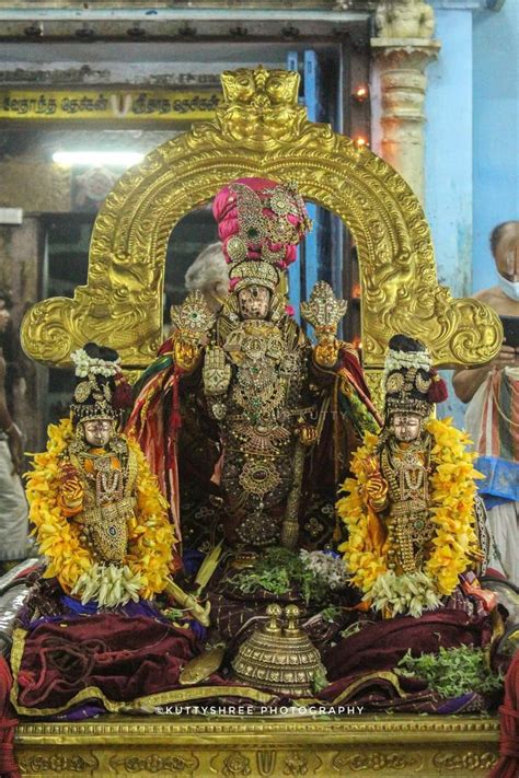 an idol is displayed in the middle of a room