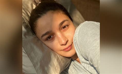 Alia Bhatt Is Here To "Trouble Us" With Her Sun-Kissed Selfie