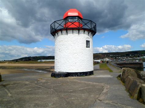 Burry Port lighthouse © Jaggery :: Geograph Britain and Ireland