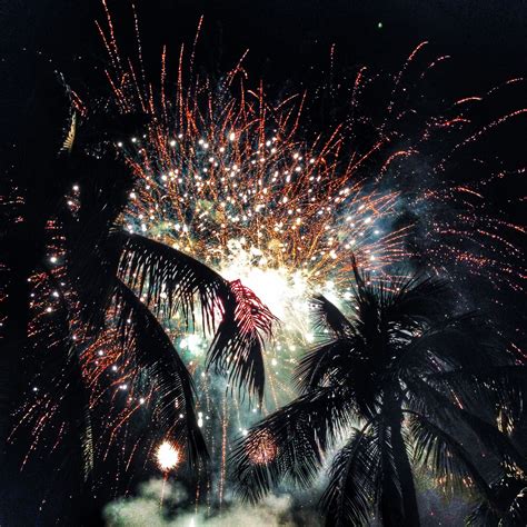 Fireworks in Honolulu from the beach! | Honolulu, Hawaii, Fireworks