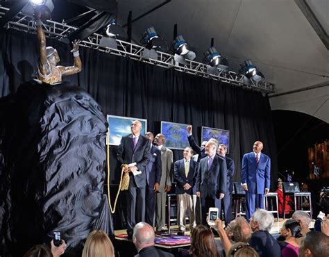 Kareem Abdul-Jabbar Statue Unveiling Ceremony Photo Gallery | NBA.com