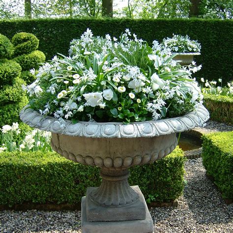 Garden tips: Spring-i-fy your garden - Completehome