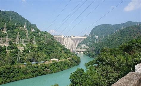 All flood gates of Bhakra Dam are opened, Punjab in threat | NewsTrack English 1