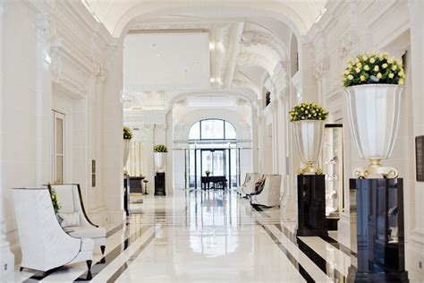 The Peninsula Hotel Paris – Les demoizelles