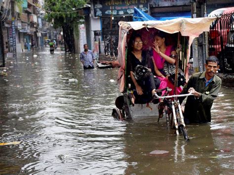 Thousands affected as flood situation worsens in Bihar - Oneindia News