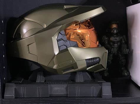 Chief’s helmet from the Halo 3 Legendary Edition is most definitely a ...