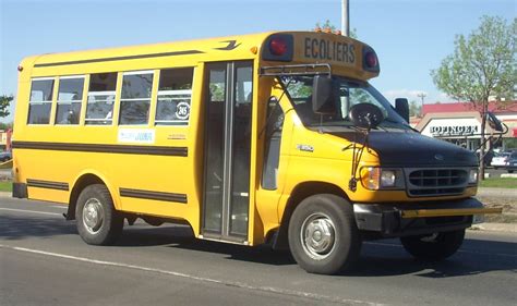 File:'00-'02 Ford E-350 School Bus.JPG - Wikimedia Commons