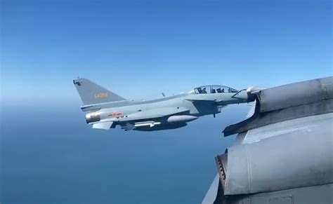 Canadian patrol aircraft intercepted by Chinese fighter jet