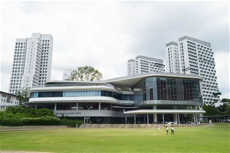 Top colleges for B.Pharmacy in Singapore! - CareerGuide