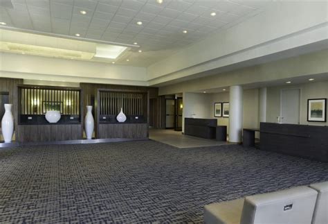 Hilton Toronto Airport Hotel & Suites | Convenient Park, Stay & Fly ...