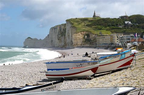 Etretat Beach | Étretat is best known for its cliffs, includ… | Flickr