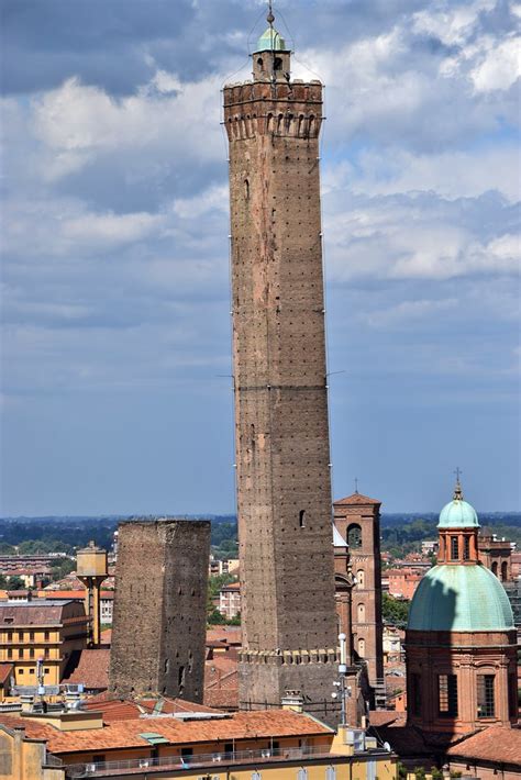 Dante’s Bologna: Garisenda and Memoriali Bolognesi – Dante's Library