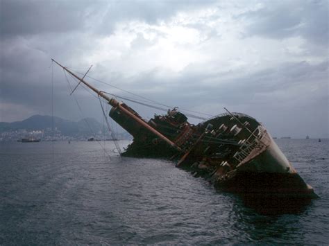 File:Seawise University wreck.jpg - Wikipedia, the free encyclopedia