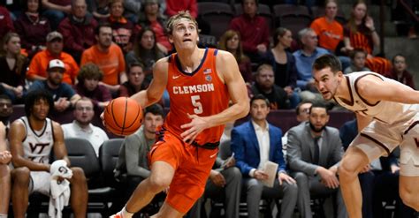 Clemson forward Hunter Tyson named to Oscar Robertson Trophy watch list ...