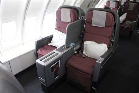 Review: Qantas 747-400 Business Class from Hong Kong to Sydney - Live and Let's Fly