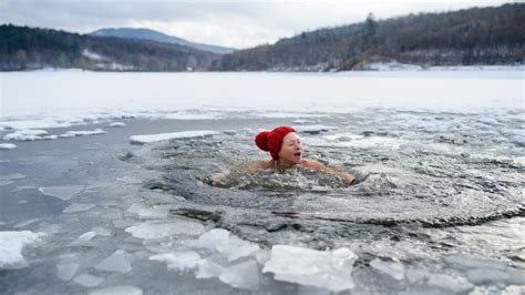 Nordic Ice Baths: The Good & Bad of the Polar Plunge (Complete Guide)