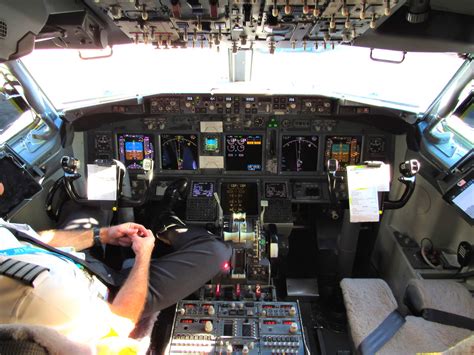 AA B738 cockpit at DFW | - American Airlines - Boeing 737-82… | Flickr