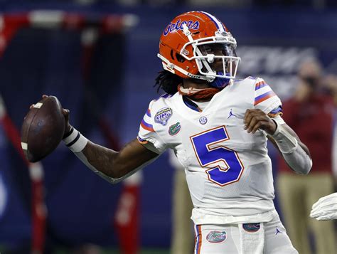 Florida QB Emory Jones gets his chance after waiting 3 years | AP News