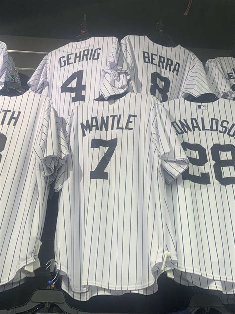 Yankees Files on Twitter: "Glad this sporting goods shop respects ...