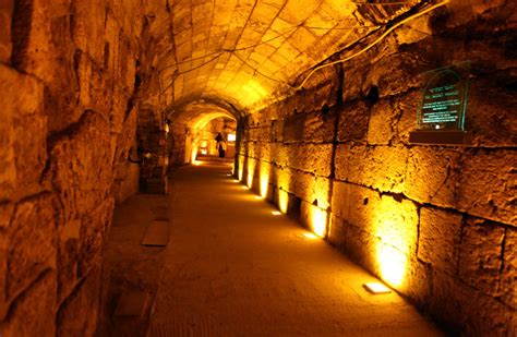 You can now experience a tour of the Western Wall Tunnels from your ...