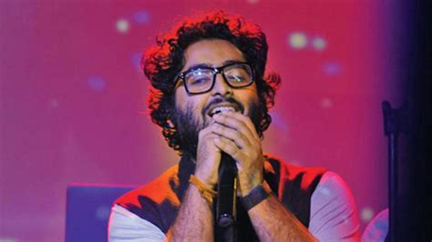 Arijit Singh Age, Height, Girlfriend, Net Worth, Wife, Family Biography ...