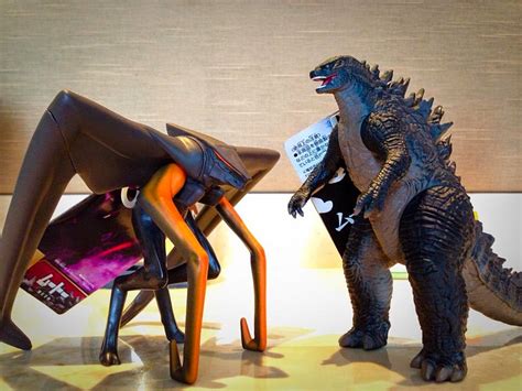 The Kaiju Planet: Double Figure Review - Bandai Movie Monsters Series ...