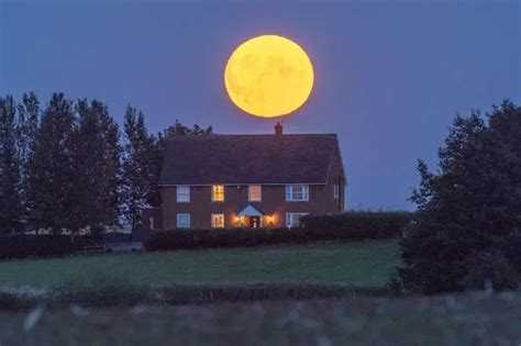 Full Corn Moon peaks today - best time to see rare lunar display from the UK - Mirror Online