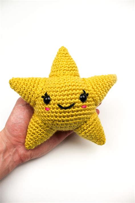 Amigurumi Shooting Star Crochet Pattern | FaveCrafts.com