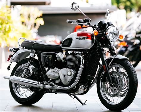 2016 Triumph Bonneville T120, T120 Black and Thruxton R official ...