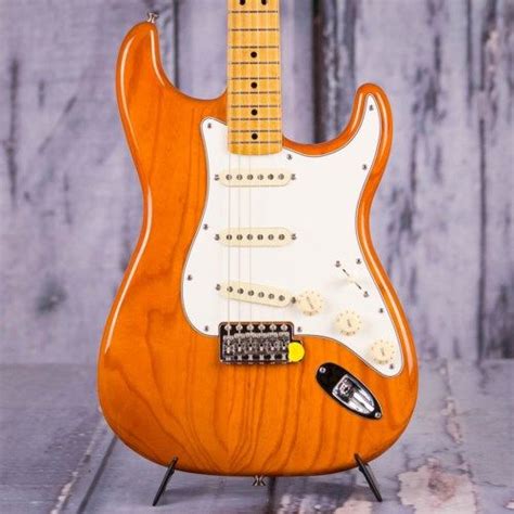 Fender Vintera '70s Stratocaster, Aged Natural > Guitars Electric Solid Body | Replay Guitar ...