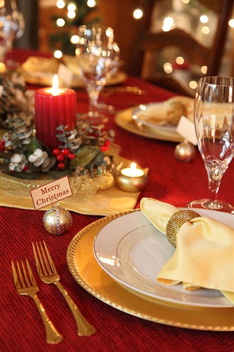 30 Elegant Christmas Table Setting Ideas to Use This Holiday Season | Christmas table ...