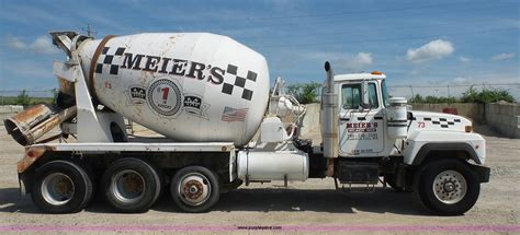 1995 Mack RD690S mixer truck in Topeka, KS | Item L4887 sold | Purple Wave