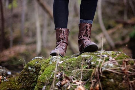 How To Best Choose Your Mountain Hiking Boots And Shoes - NatureAndCamp