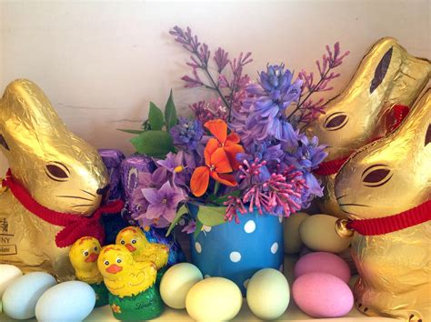 Lindt chocolate bunnies smelling the flowers. | Lindt chocolate bunny, Chocolate bunny, Lindt ...