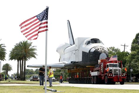 Space Center Houston hoisting shuttle replica onto top of shuttle carrier