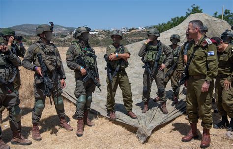 Nouveaux uniformes plus résistants pour Tsahal - The Times of Israël